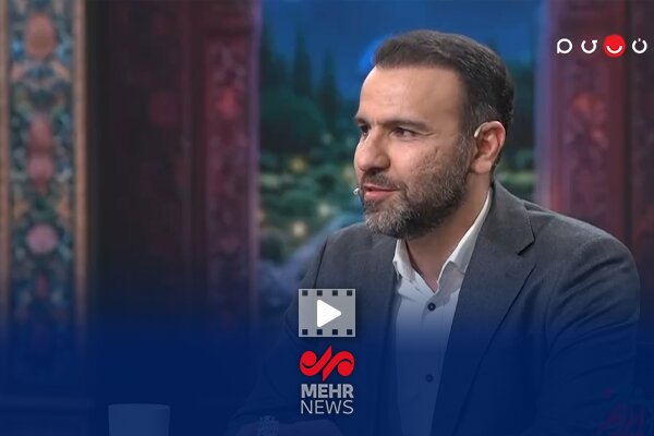 خلیلی: احترام نظامی ملی‌پوشان تعظیم به پرچم و میهن است