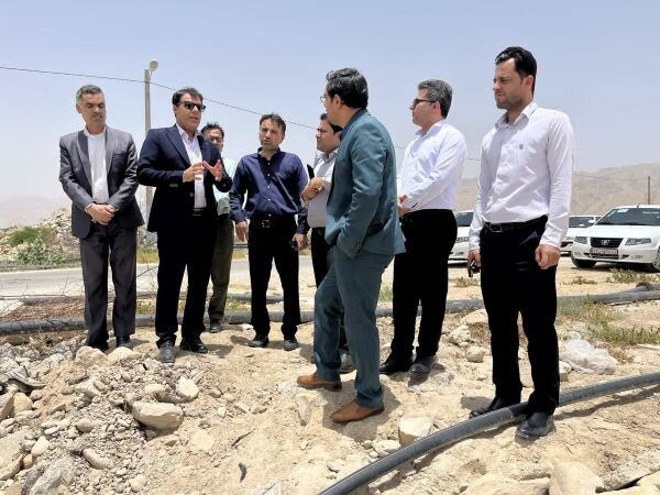 خطر انسداد مسیر سیلاب در آبدان؛ پای دادستان به رودخانه «دلوار» باز شد خطر انسداد مسیر سیلاب در آبدان؛ پای دادستان به رودخانه «دلوار» باز شد