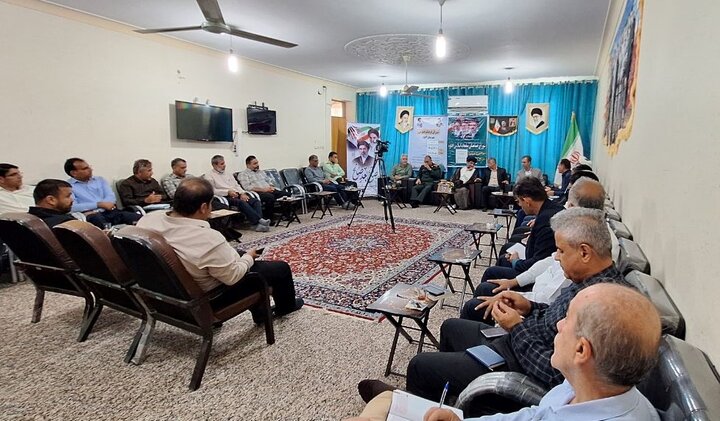 امام جمعه گناوه: نترسیدن از دشمن از مهمترین آموزه های امام راحل است