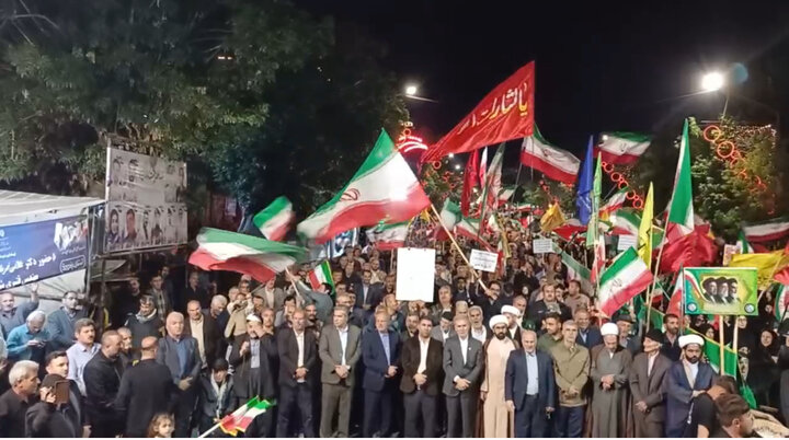 مردم‌ خوی در ۹۳مین تجمع شبانه نیز در خیابان ایستاده‌اند