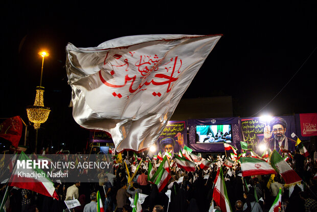 پرچمهایی به رنگ ارادت؛ بازخوانی هنرِ عزاداری در کوچه و بازار اصفهان