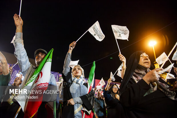آئین اهتزاز پرچم متبرک حرم مطهر علوی در اصفهان