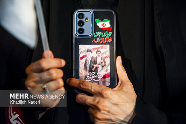 آئین اهتزاز پرچم متبرک حرم مطهر علوی در اصفهان