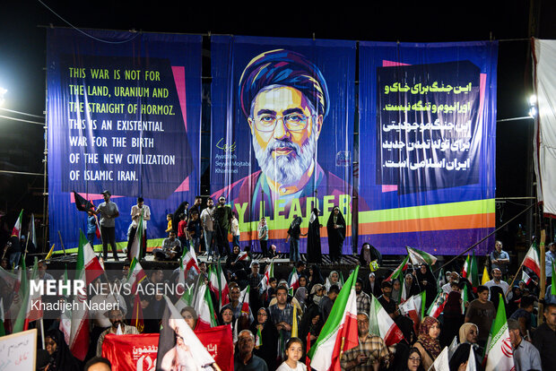 آئین اهتزاز پرچم متبرک حرم مطهر علوی در اصفهان