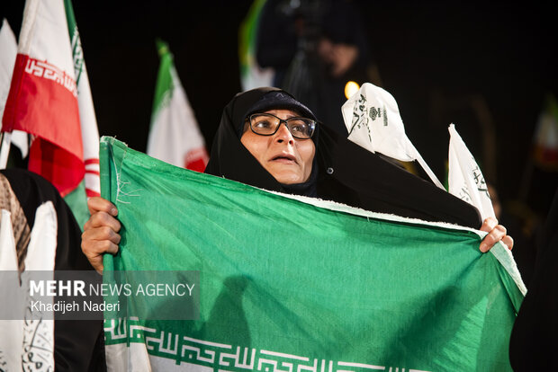 آئین اهتزاز پرچم متبرک حرم مطهر علوی در اصفهان