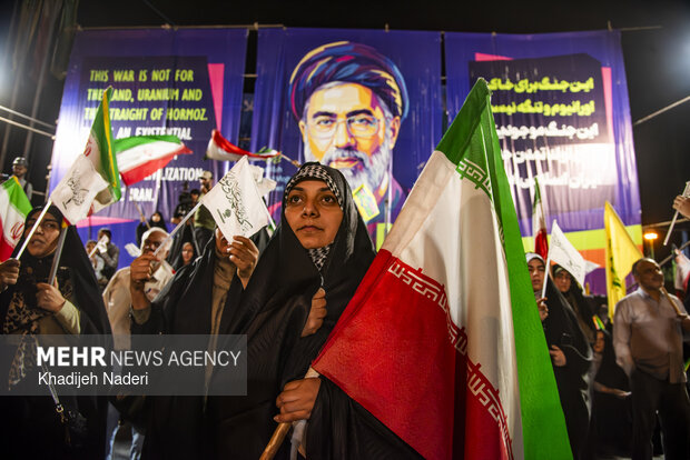 آئین اهتزاز پرچم متبرک حرم مطهر علوی در اصفهان