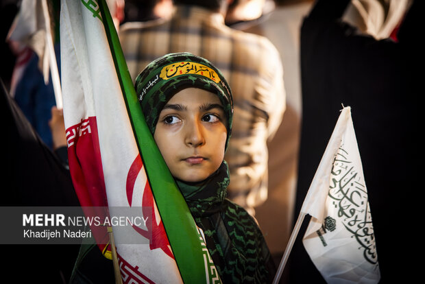 آئین اهتزاز پرچم متبرک حرم مطهر علوی در اصفهان