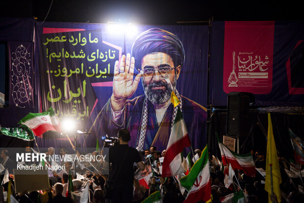 آئین اهتزاز پرچم متبرک حرم مطهر علوی در اصفهان