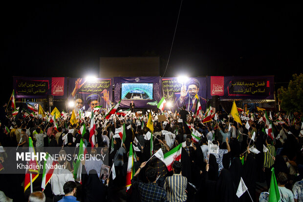 آئین اهتزاز پرچم متبرک حرم مطهر علوی در اصفهان