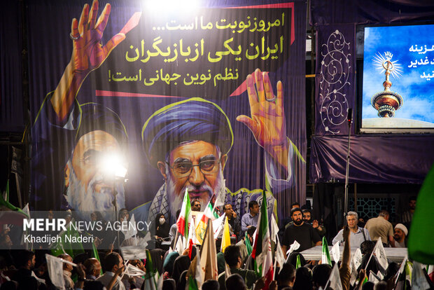آئین اهتزاز پرچم متبرک حرم مطهر علوی در اصفهان