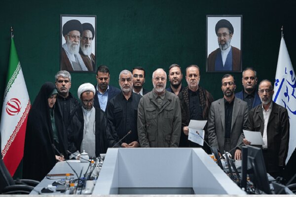أعضاء هيئة رئاسة البرلمان الجدد يؤدون اليمين الدستورية
