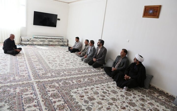 مسئولان دانشگاه لرستان با خانواده شهیدان «قلی‌پور» دیدار کردند
