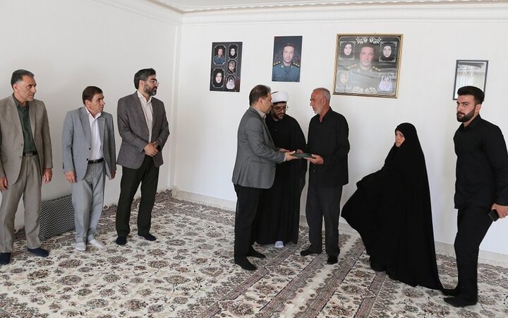 مسئولان دانشگاه لرستان با خانواده شهیدان «قلی‌پور» دیدار کردند