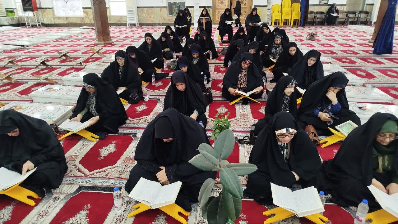 ختم قرآن به مناسبت سی و هفتمین سالگرد ارتحال امام(ره) در آستانه ختم قرآن به مناسبت سی و هفتمین سالگرد ارتحال امام(ره) در آستانه