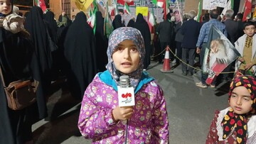 رجز خوانی کودک بیجاری در تجمعات خیابانی