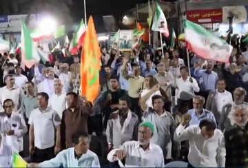 اجتماع مردم بندر دیر در شب‌های اقتدار