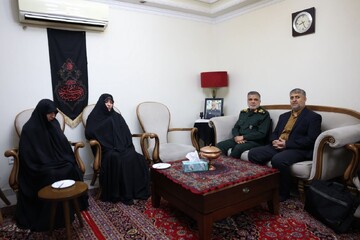 دیدار معاون هماهنگ‌کننده نیروی زمینی سپاه باخانواده شهید  ابراهیم‌زاده