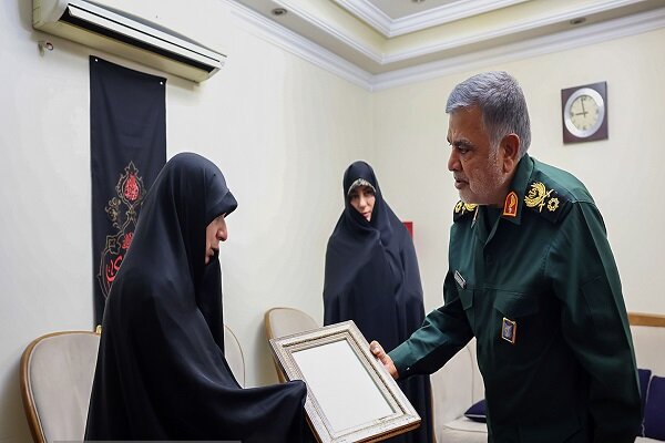 دیدار معاون هماهنگ‌کننده نیروی زمینی سپاه با خانواده شهید  ابراهیم‌زاد