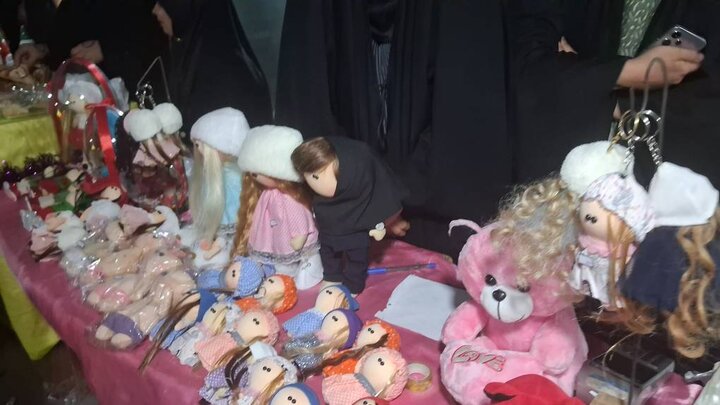 نمایشگاه صنایع دستی و غذایی در آبدان برگزار شد