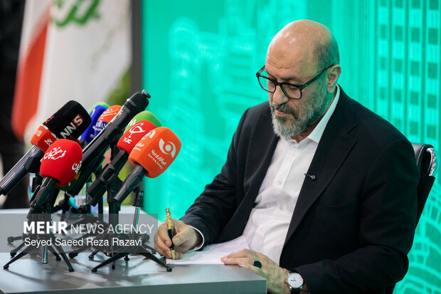 نشست خبری رئیس بنیاد مستضعفان