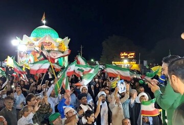 اجتماع حماسی مردم گناوه در جوار یادمان شهدای گمنام