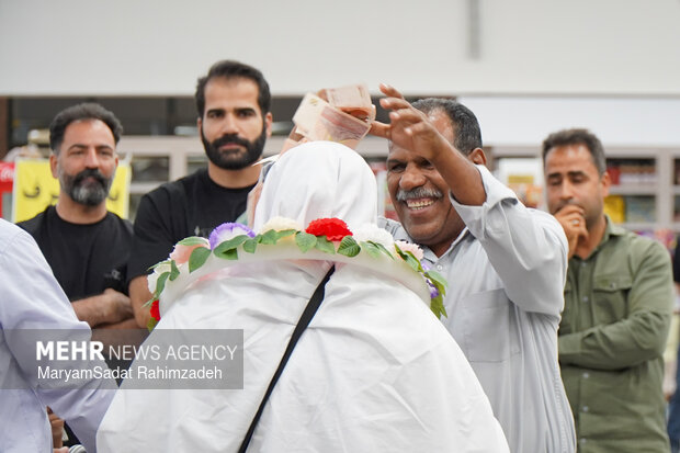 بازگشت اولین گروه پروازی حجاج به شیراز
