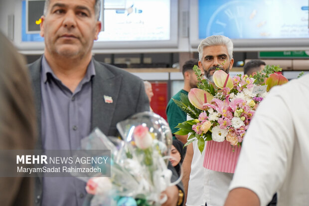 بازگشت اولین گروه پروازی حجاج به شیراز