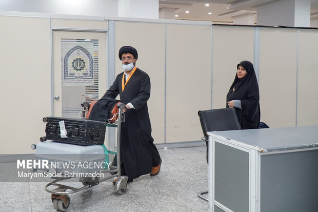 بازگشت اولین گروه پروازی حجاج به شیراز