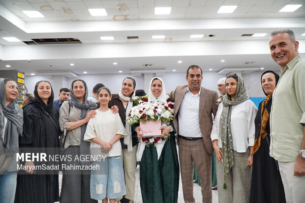 بازگشت اولین گروه پروازی حجاج به شیراز