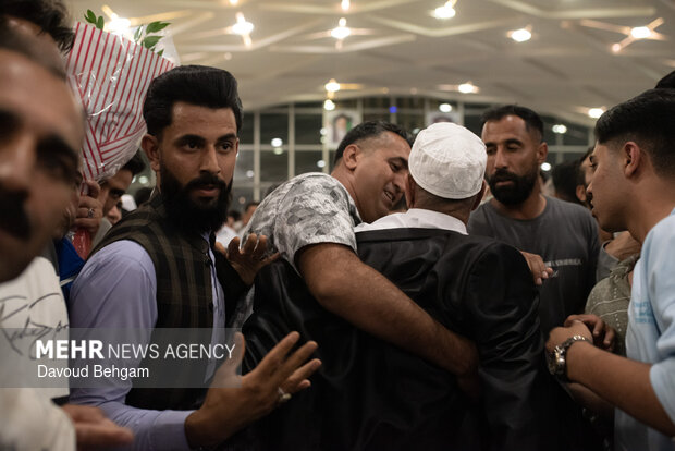بازگشت اولین گروه پروازی حجاج به مشهد