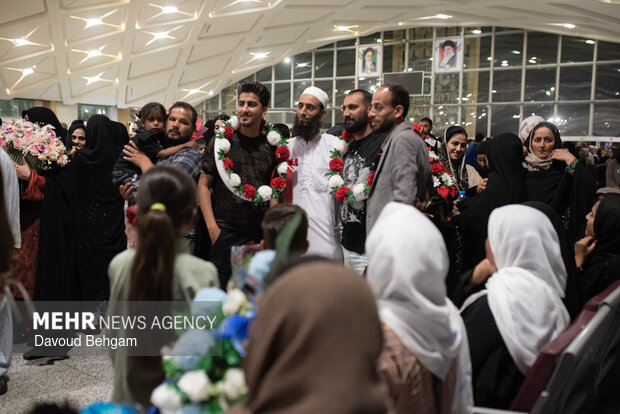 بازگشت اولین گروه پروازی حجاج به مشهد