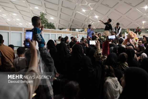 بازگشت اولین گروه پروازی حجاج به مشهد