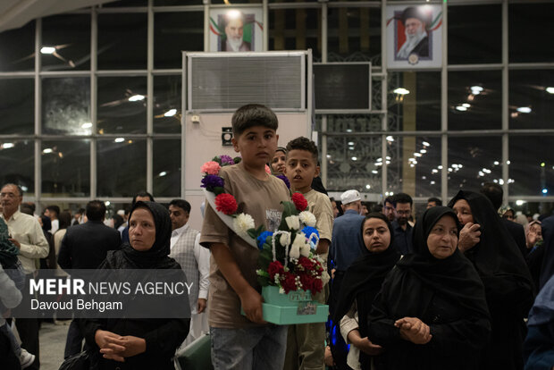 بازگشت اولین گروه پروازی حجاج به مشهد