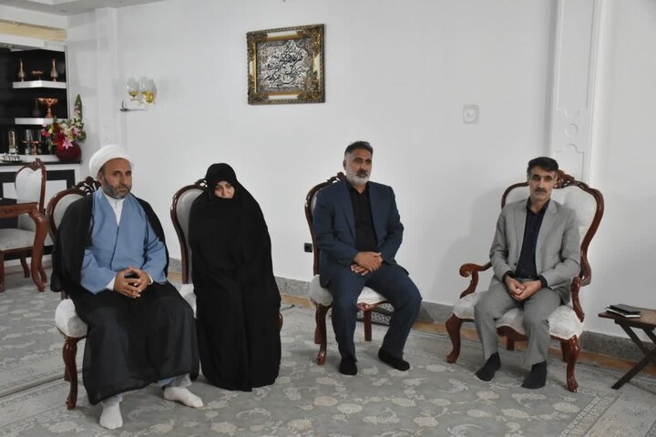 مسئولان بنیاد شهید لرستان با خانواده شهدای جنگ رمضان دیدار کردند
