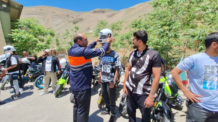 برگزاری همایش ارتقای ایمنی راکبین موتورسوار در روستای آدران