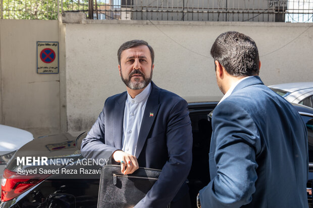 بازدید معاون حقوقی و بین‌المللی وزارت امور خارجه از خبرگزاری مهر