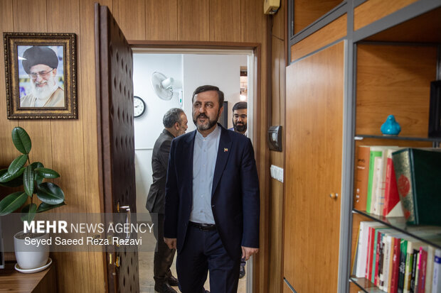 بازدید معاون حقوقی و بین‌المللی وزارت امور خارجه از خبرگزاری مهر