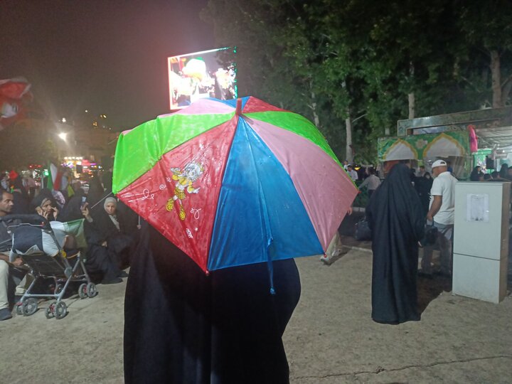 مشهدی ها در نود و چهارمین شب زیر باران به خیابان ها آمدند