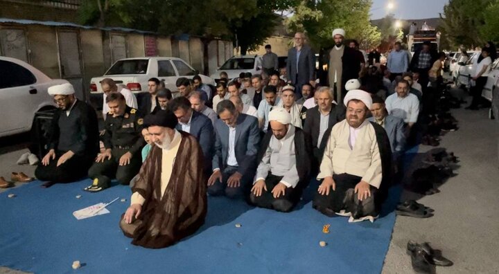 برپایی نماز جماعت در مهمانی غدیر شهرکرد