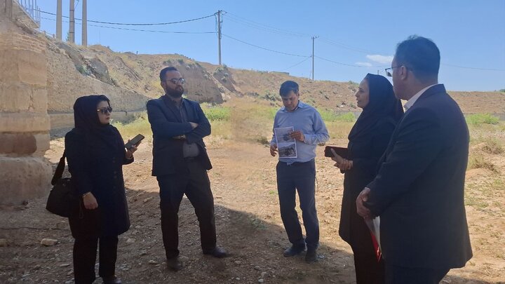 ایمنی شهروندان در مسیر موقت عبوری کنار پل تاریخی قاضی زاهد گلپایگان