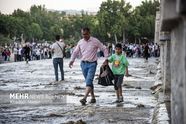 جریان آب دربستر خاطره؛زایندهرودچگونه حافظه جمعی اصفهان رازنده میکند؟