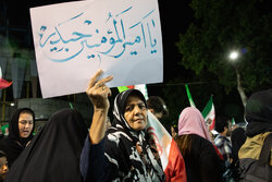 بیش از سه ماه است که مردم اسلامشهر سنگر میادین را حفظ کردند