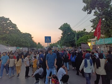 برگزاری مهمونی کیلومتری غدیر در بیرجند با حضور پرشور مردم