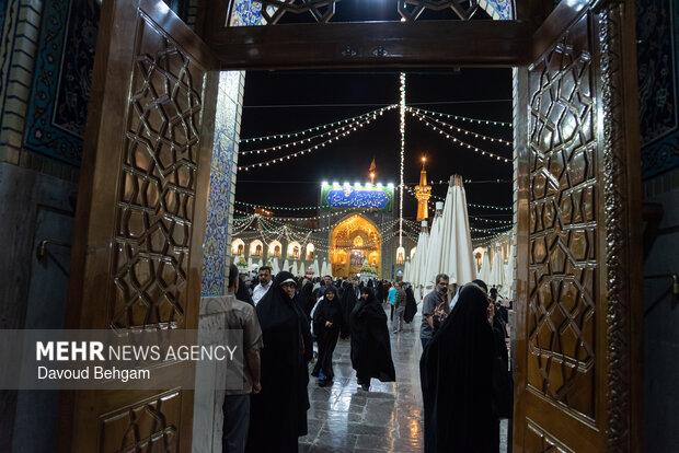 حرم مطهر امام رضا(ع) در شب عید سعید غدیر خم