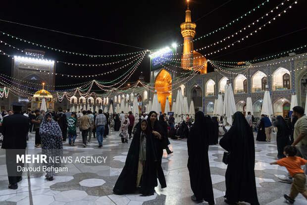 حرم مطهر امام رضا(ع) در شب عید سعید غدیر خم