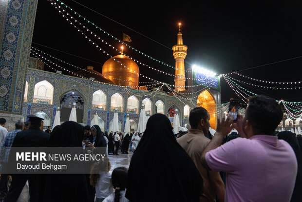 حرم مطهر امام رضا(ع) در شب عید سعید غدیر خم