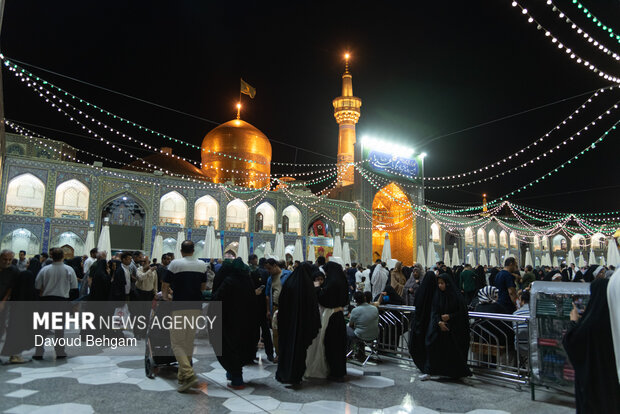 حرم مطهر امام رضا(ع) در شب عید سعید غدیر خم