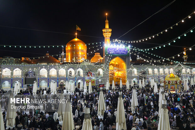 حرم مطهر امام رضا(ع) در شب عید سعید غدیر خم