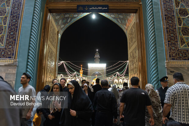 حرم مطهر امام رضا(ع) در شب عید سعید غدیر خم