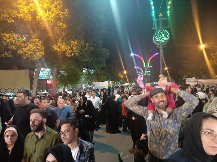 شکوه مهمونی کیلومتری غدیر در جوار حرم امام رضا(ع)